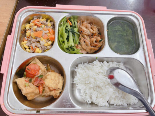 Bữa ăn dinh dưỡng chuẩn khoa học tại Bán trú hè Thủ đô 2026.