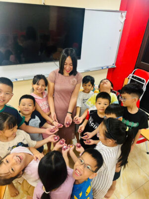 cô trò sau buổi học 
