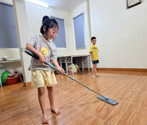 Trẻ tự dọn dẹp sau hoạt động